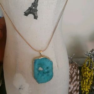 Blue pendant necklace
